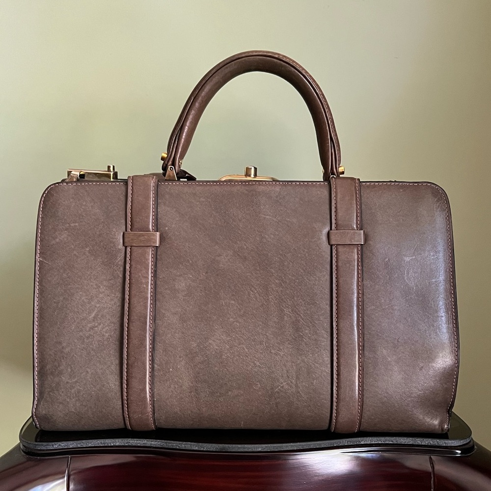 Locking Travel Handbag, Leather Satchel with Original Key, Authentic Vintage - Picture 5 of 16